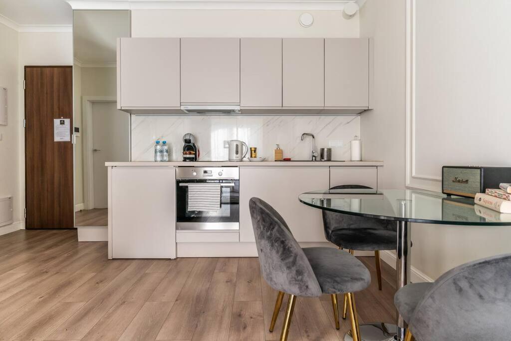 ורשה Golden Apartments -City Center - Mennica Residence מראה חיצוני תמונה